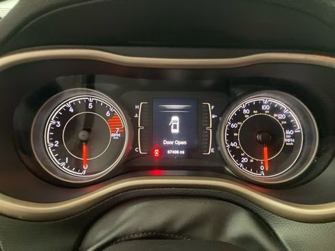 Used 2016 Jeep Cherokee Latitude w/ Comfort/Convenience Group image 12