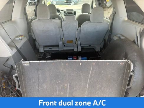 Used 2011 Toyota Sienna LE FWD image 14