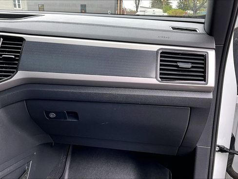 Used 2020 Volkswagen Atlas Cross Sport SEL AWD/4WD image 15
