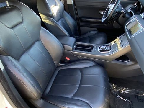 Used 2019 Land Rover Range Rover Evoque SE image 19