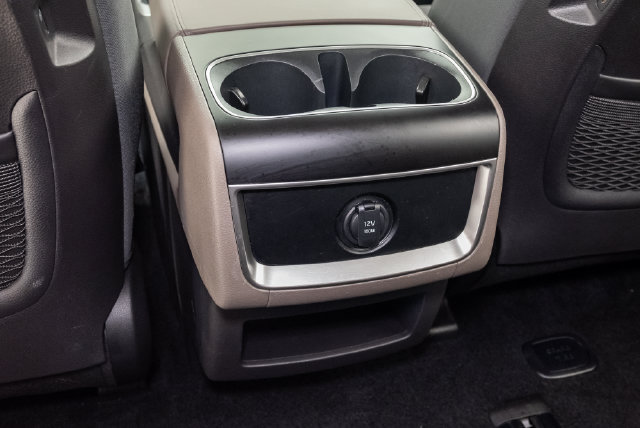 Used 2025 Kia Carnival LX FWD image 28