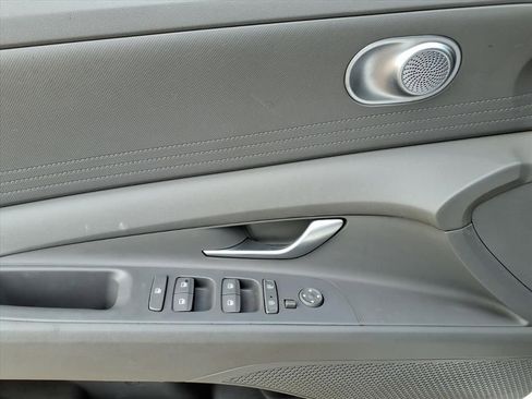 Used 2023 Hyundai Elantra SEL image 13