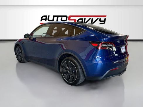 Used 2024 Tesla Model Y Long Range AWD/4WD image 5