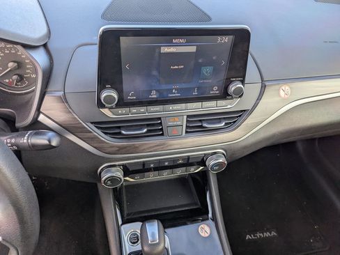 Used 2024 Nissan Altima 2.5 SV image 20