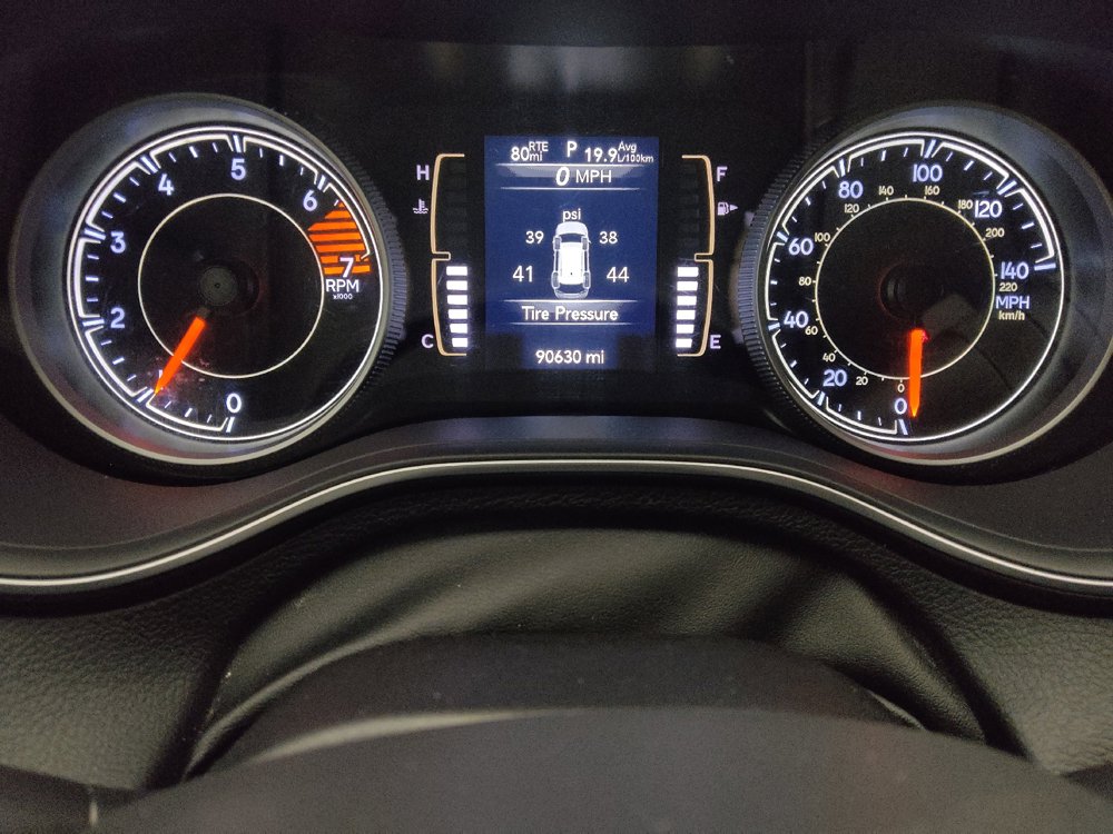 Used 2021 Jeep Cherokee Latitude Plus AWD/4WD image 23
