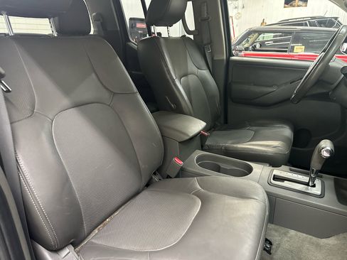 Used 2013 Nissan Frontier SL image 42