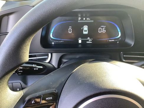 Certified 2025 Hyundai Elantra SE w/ Cargo Package image 18