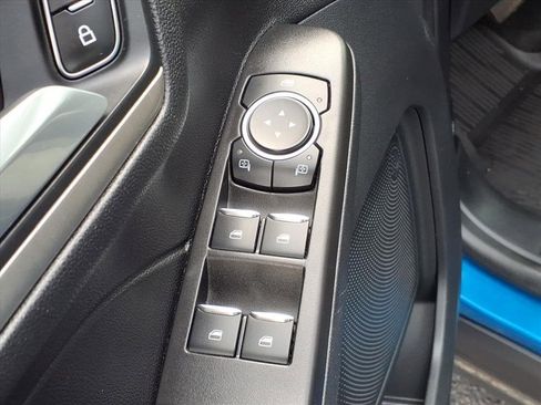 Used 2021 Ford Escape SE w/ SE Sport Appearance Package image 5