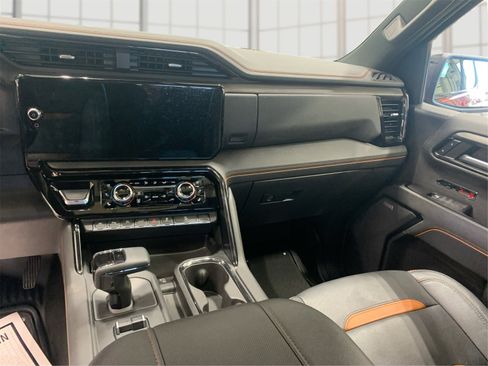 Used 2023 GMC Sierra 1500 AT4 w/ AT4 Premium Package image 12