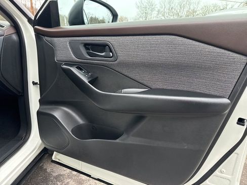 Used 2023 Nissan Rogue S image 26