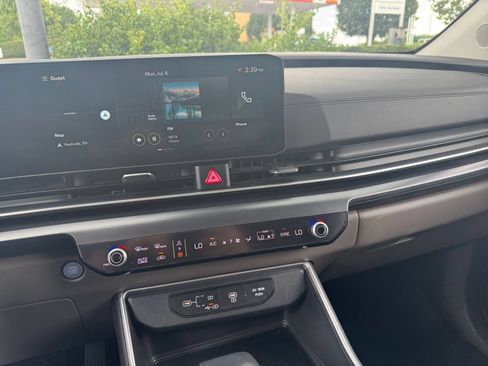 Used 2026 Kia Carnival FWD image 17