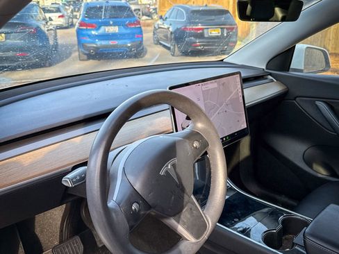 Used 2021 Tesla Model Y Long Range image 22