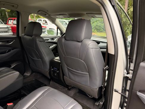 Used 2020 Buick Enclave Essence FWD image 17