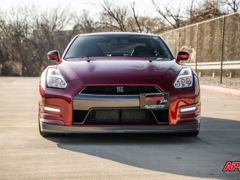 Used 2015 Nissan GT-R Premium image 15