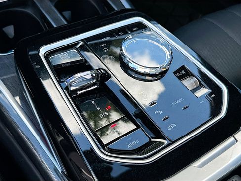 Used 2024 BMW 760i xDrive image 17