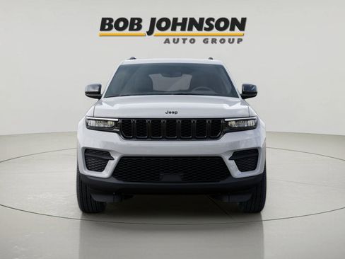 New 2025 Jeep Grand Cherokee Altitude image 6