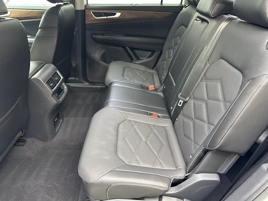 Used 2024 Volkswagen Atlas SE w/ Panoramic Sunroof Package FWD image 34