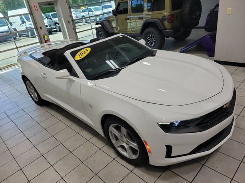 Used 2023 Chevrolet Camaro LT RWD image 12