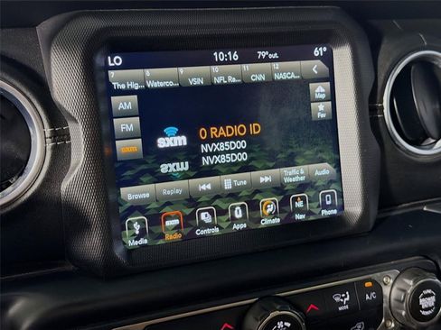 Used 2019 Jeep Wrangler Unlimited Sahara AWD/4WD image 14