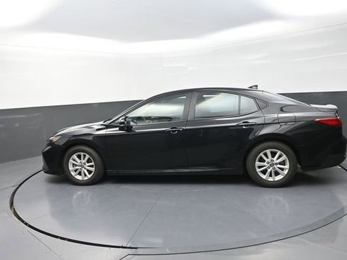 Used 2025 Toyota Camry LE image 47