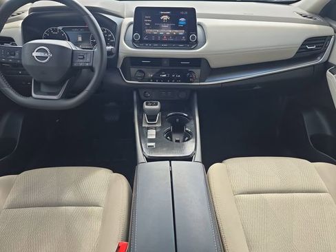 Certified 2025 Nissan Rogue SV FWD image 15