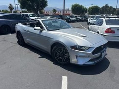 Used 2018 Ford Mustang GT Premium RWD image 3