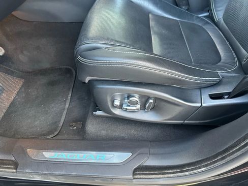 Used 2019 Jaguar F-PACE S image 33