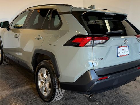 Used 2021 Toyota RAV4 XLE AWD/4WD image 4