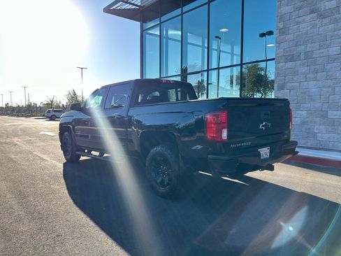 Used 2017 Chevrolet Silverado 1500 LTZ Z71 w/ Midnight Edition AWD/4WD image 4
