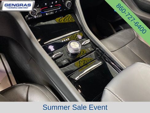 Used 2023 Jeep Grand Cherokee Overland AWD/4WD image 16