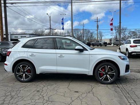 Used 2025 Audi Q5 2.0T Premium Plus w/ Premium Plus Package image 2