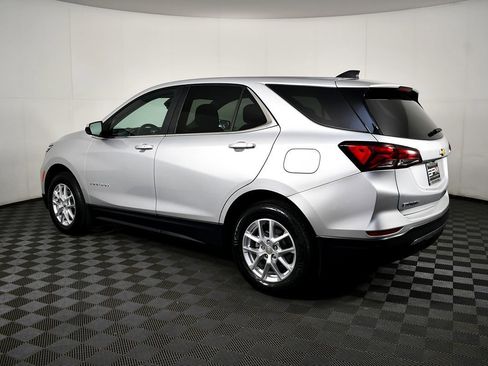 Used 2022 Chevrolet Equinox LT w/ Driver Convenience Package image 12