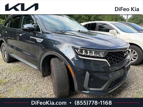Certified 2022 Kia Sorento S FWD image 1