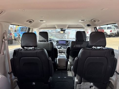 Used 2024 Chrysler Pacifica Touring-L FWD image 48