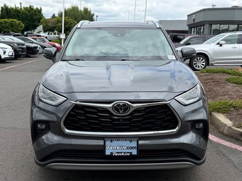 Used 2022 Toyota Highlander Platinum AWD/4WD image 3