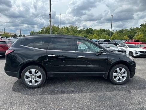 Used 2016 Chevrolet Traverse LT w/ Style and Technology Package FWD image 4