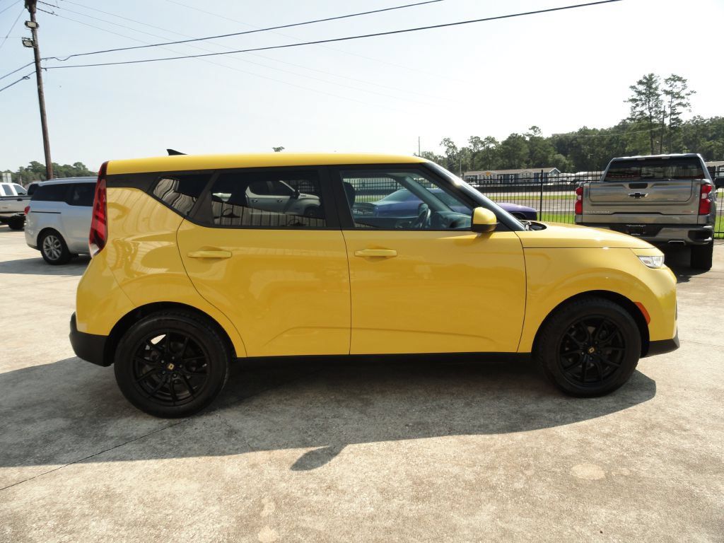 Used 2020 Kia Soul LX FWD image 5