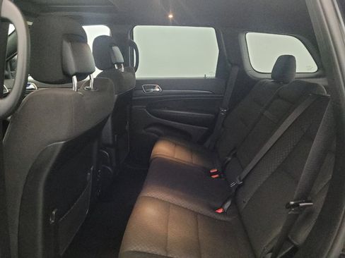 Used 2019 Jeep Grand Cherokee Laredo RWD image 18