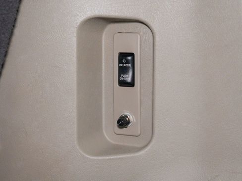 Used 2003 HUMMER H2 w/ Preferred Equipment Group image 36