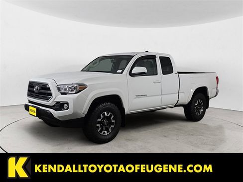 Used 2017 Toyota Tacoma SR5 image 1