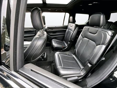 Certified 2024 Jeep Grand Cherokee L Limited w/ Luxury Tech Group II image 23