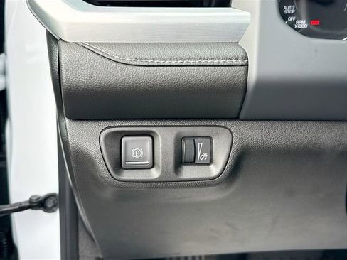 Used 2023 GMC Acadia SLT image 11