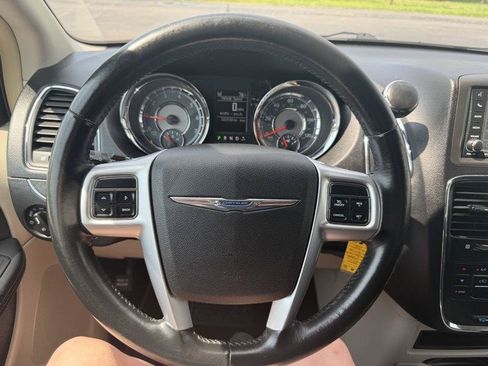 Used 2011 Chrysler Town & Country Touring FWD image 2