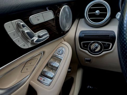 Used 2017 Mercedes-Benz GLC 300 4MATIC image 11