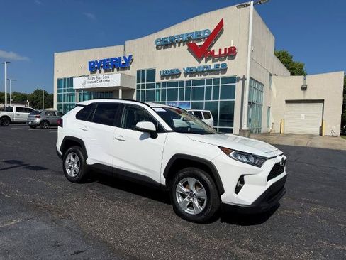 Used 2020 Toyota RAV4 XLE AWD/4WD image 2