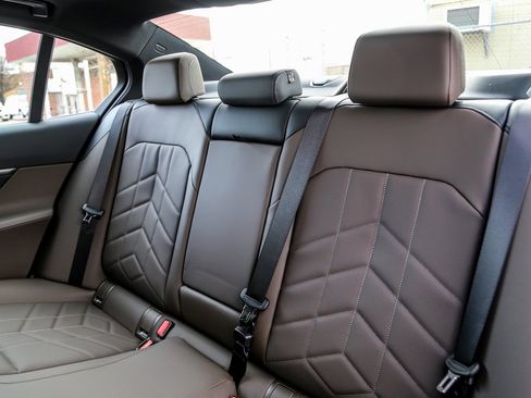 Used 2026 BMW 530i xDrive 530i xDrive w/ M Sport Package image 23