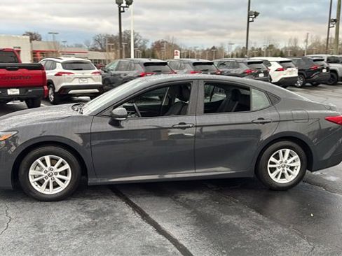 Used 2025 Toyota Camry LE image 7