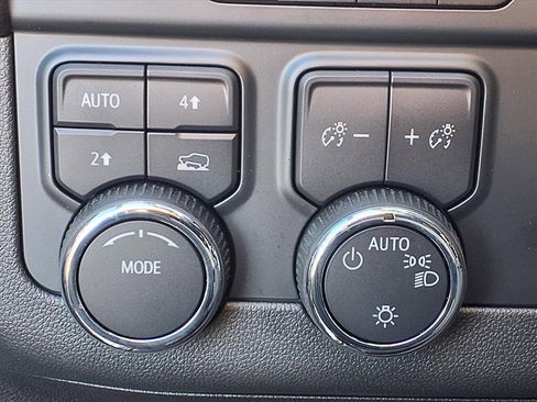 Used 2025 Chevrolet Tahoe LS image 8