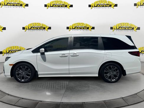 Used 2025 Honda Odyssey Touring image 2
