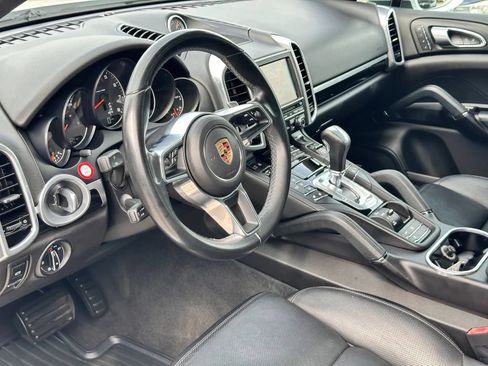 Used 2016 Porsche Cayenne AWD/4WD image 10